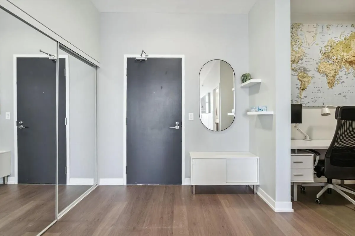Prime Downtown Condo - St Lawrence Parking Toronto Apartment