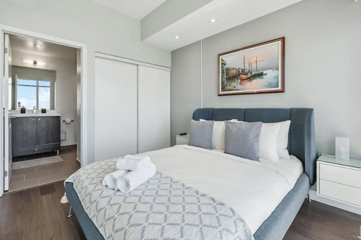 Prime Downtown Condo - St Lawrence Parking Toronto Apartment