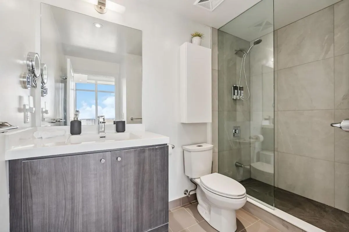 Prime Downtown Condo - St Lawrence Parking Toronto 0*,